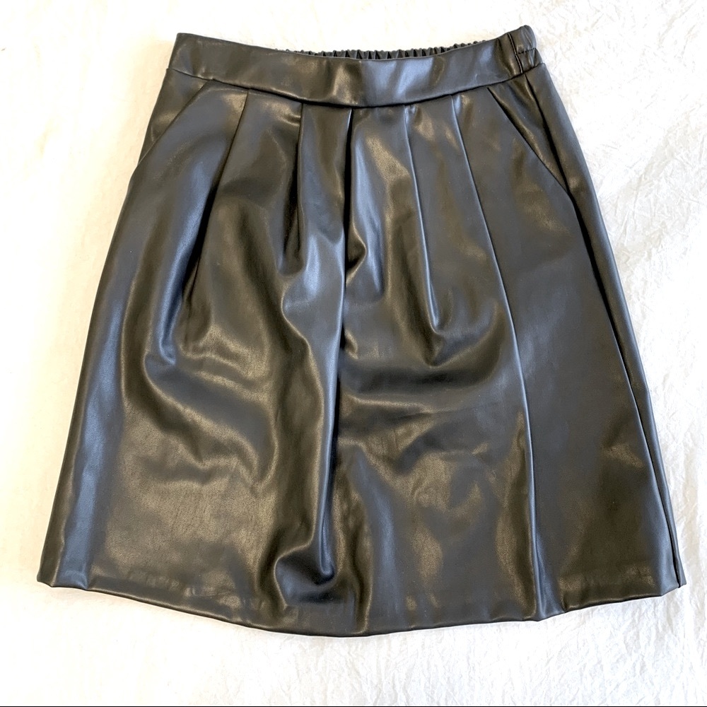 Joe Fresh Faux Leather Skirt w/Side Pockets.  Pleated Front.
